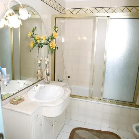 One Bedroom With Sea View Shared Pool And Terrace At Daire Portimão